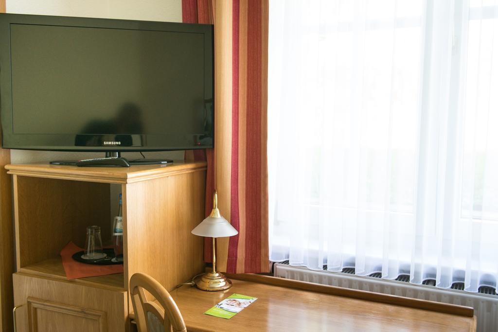 Land- Und Golfhotel Alte Fliegerschule Эйзенах Экстерьер фото