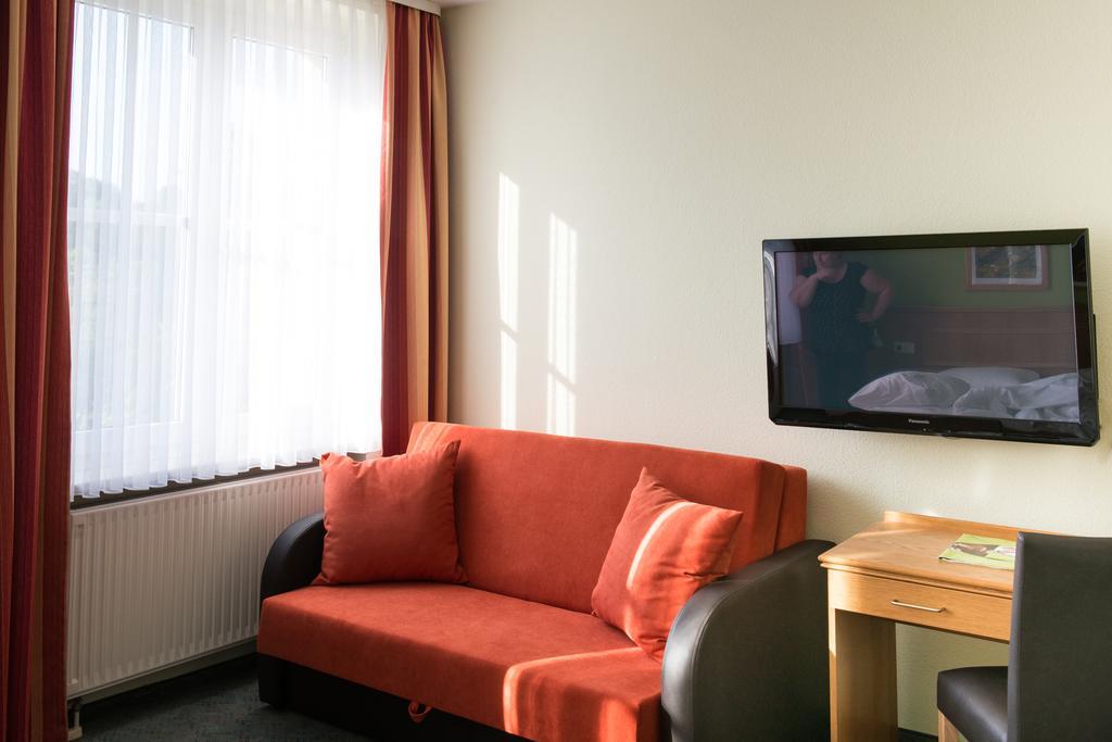 Land- Und Golfhotel Alte Fliegerschule Эйзенах Экстерьер фото
