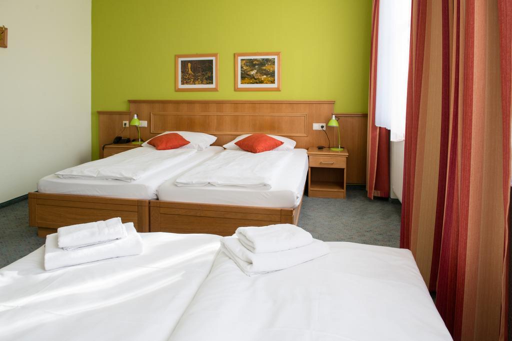 Land- Und Golfhotel Alte Fliegerschule Эйзенах Экстерьер фото