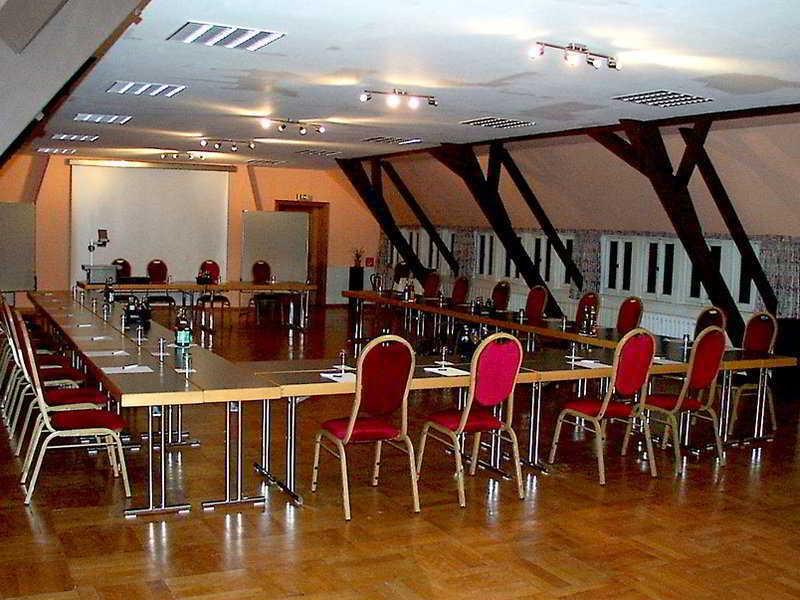 Land- Und Golfhotel Alte Fliegerschule Эйзенах Экстерьер фото