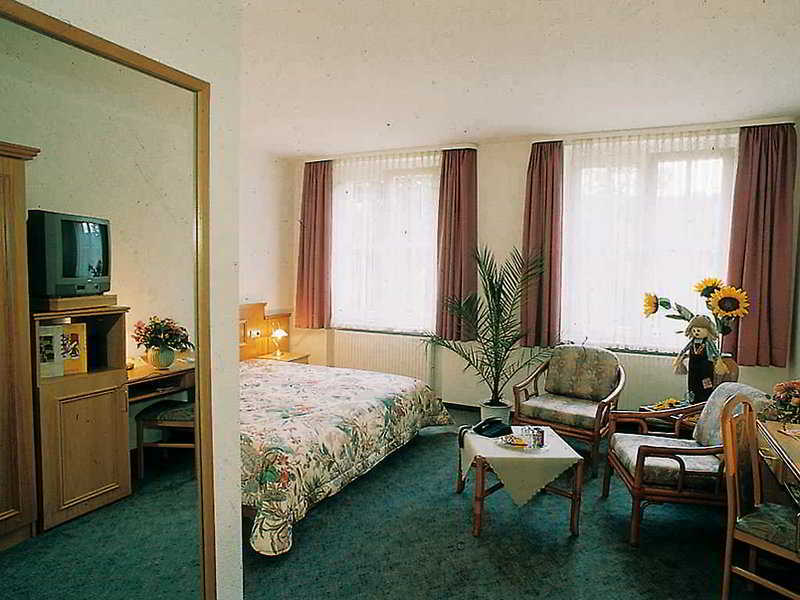 Land- Und Golfhotel Alte Fliegerschule Эйзенах Экстерьер фото