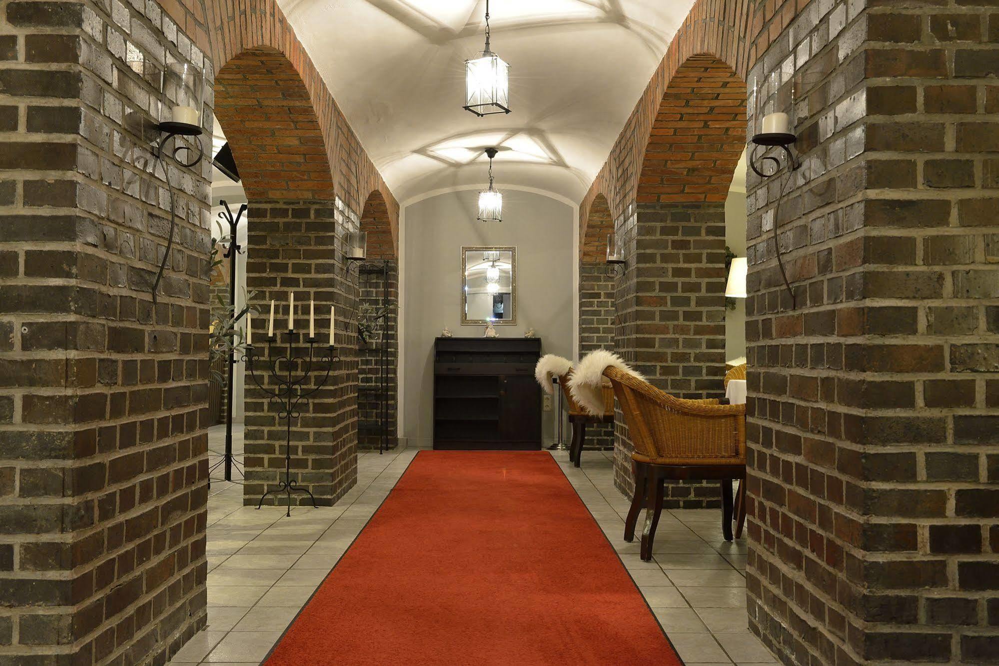 Land- Und Golfhotel Alte Fliegerschule Эйзенах Экстерьер фото
