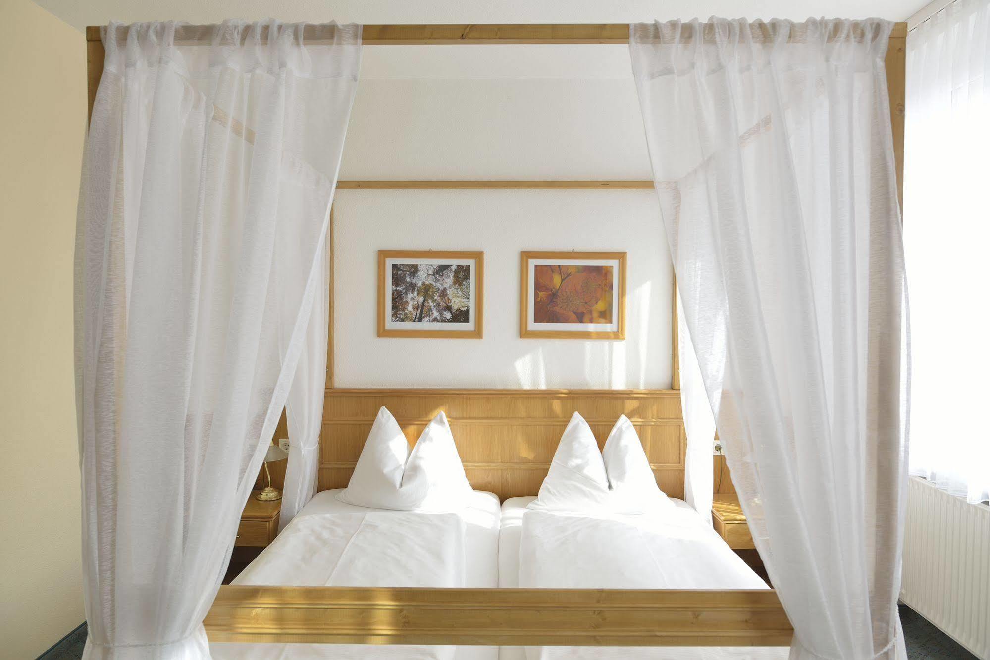 Land- Und Golfhotel Alte Fliegerschule Эйзенах Экстерьер фото