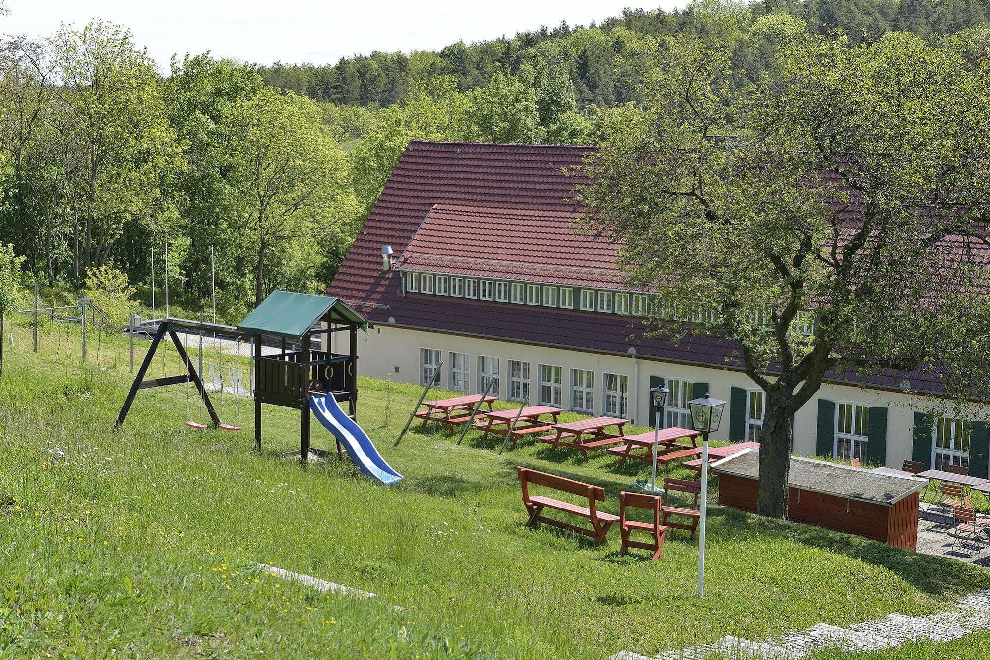 Land- Und Golfhotel Alte Fliegerschule Эйзенах Экстерьер фото