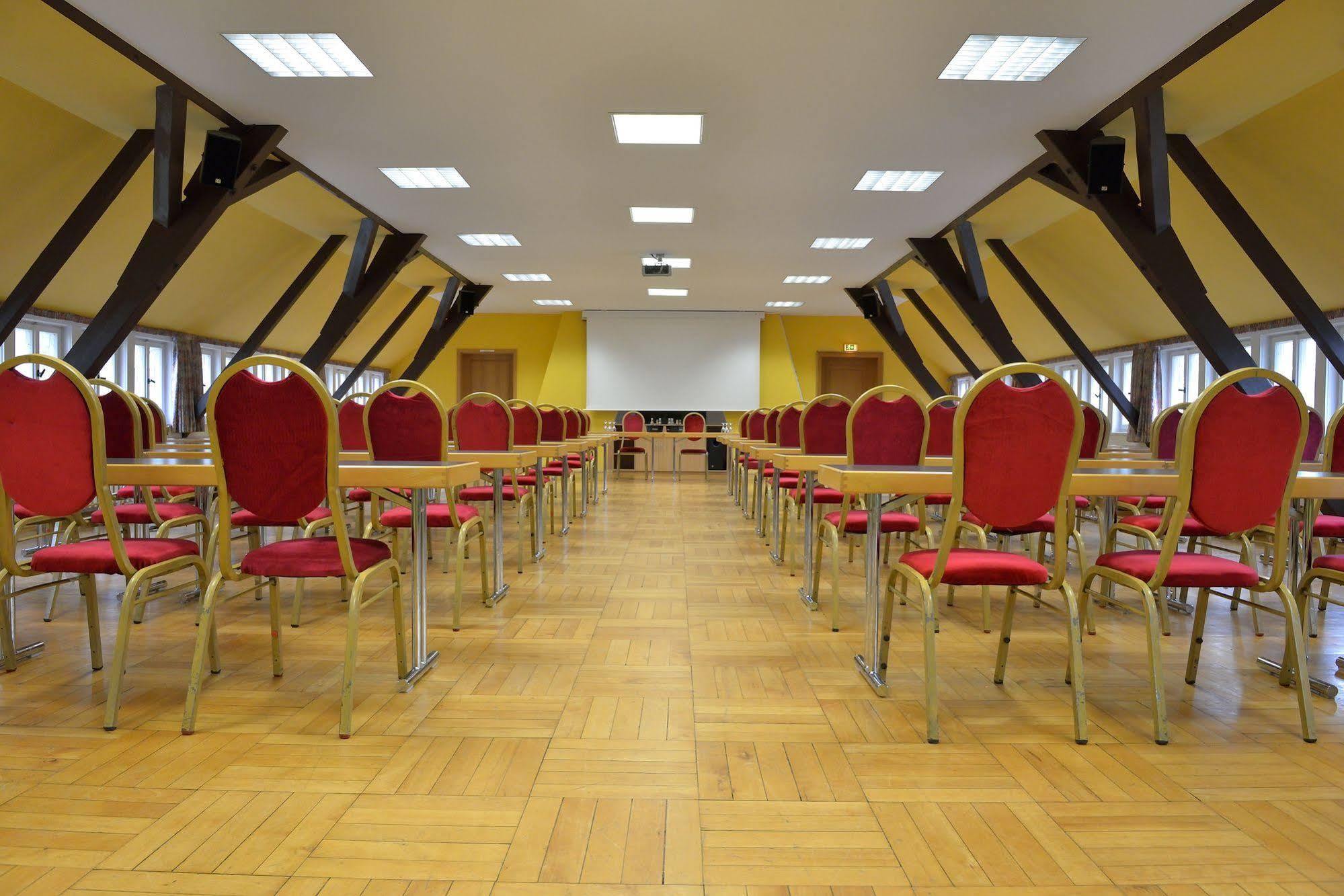 Land- Und Golfhotel Alte Fliegerschule Эйзенах Экстерьер фото