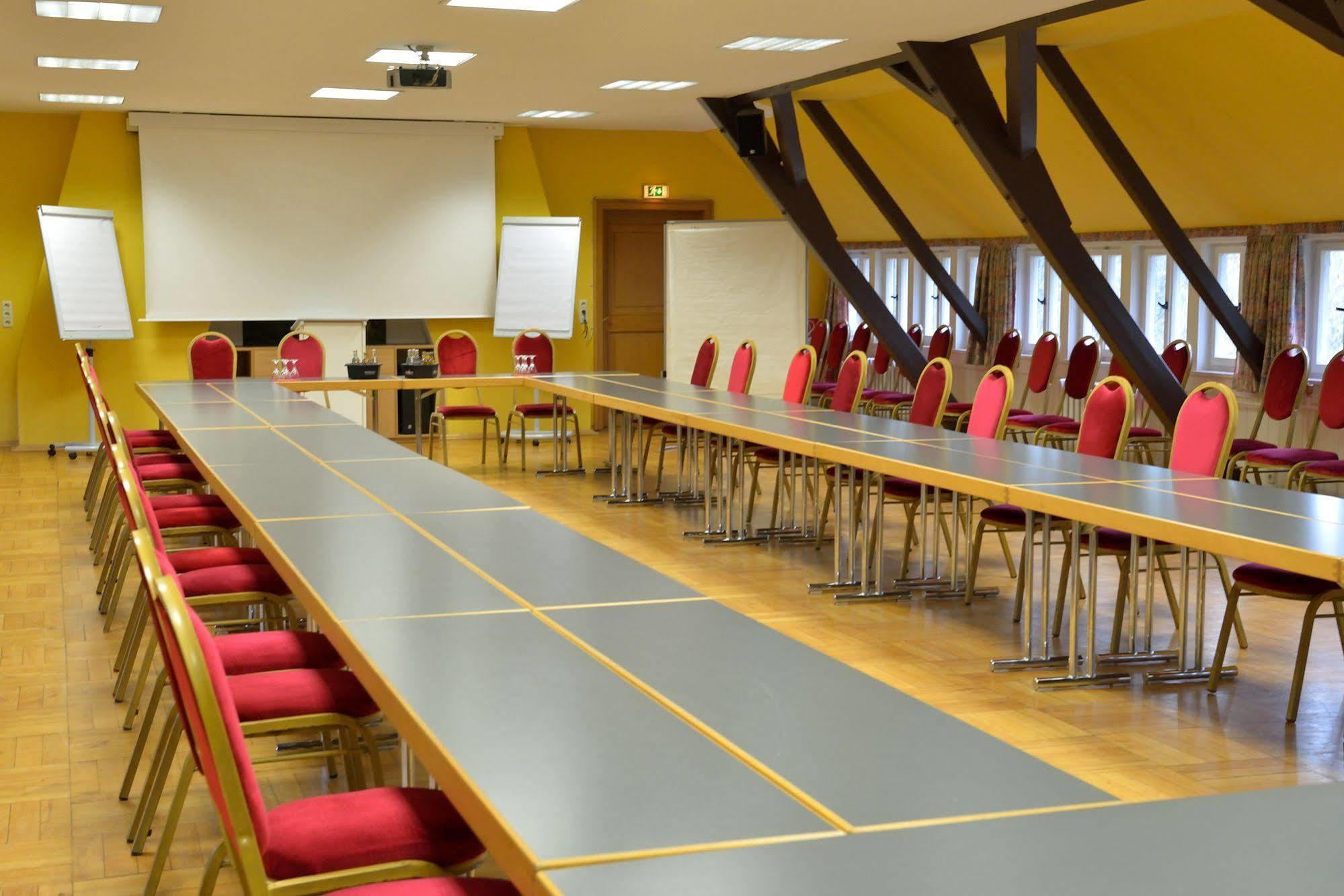 Land- Und Golfhotel Alte Fliegerschule Эйзенах Экстерьер фото