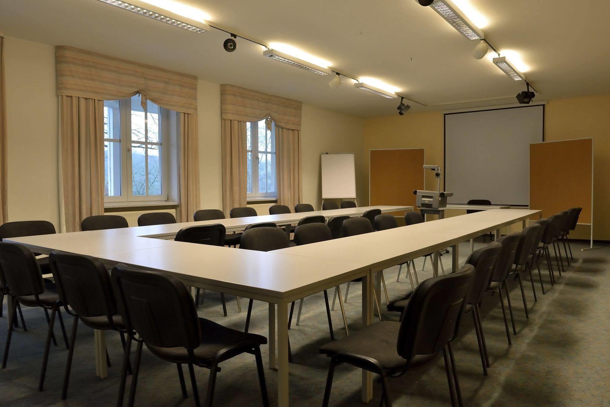 Land- Und Golfhotel Alte Fliegerschule Эйзенах Экстерьер фото